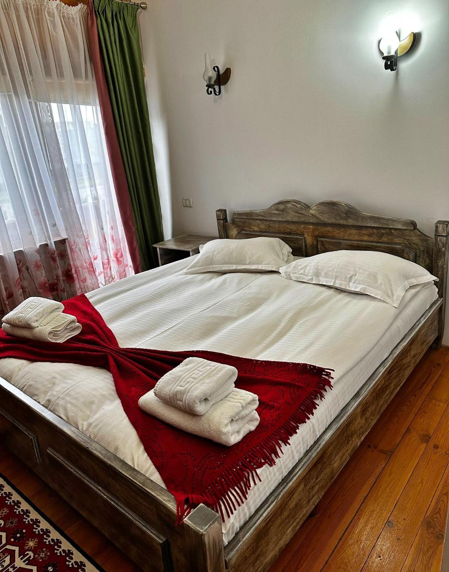 Domeniul Haiducilor Bucovina Suceava Exteriör bild