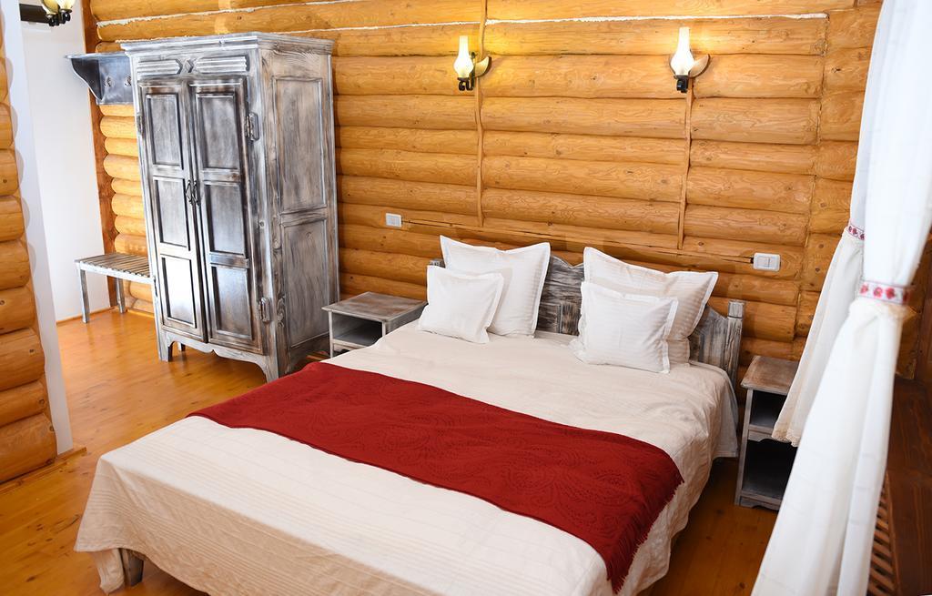 Domeniul Haiducilor Bucovina Suceava Exteriör bild